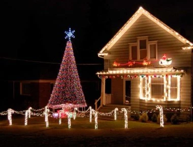 Κρήτη: Αυτό είναι ίσως το πιο στολισμένο χριστουγεννιάτικο σπίτι στην Ελλάδα – Εικόνες που μαγνητίζουν [βίντεο]